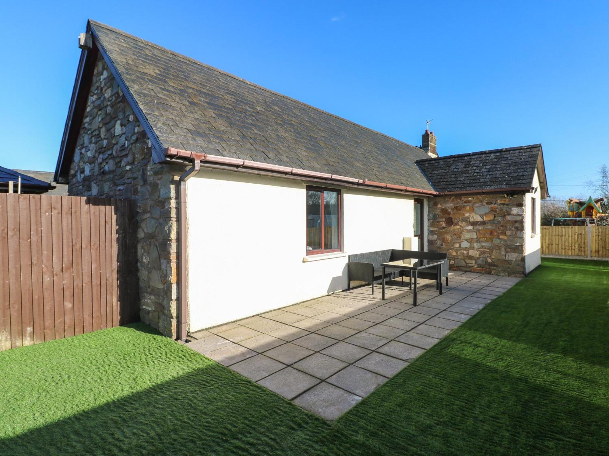 The Old Well Bungalow - Ty Mawr Farm คาร์ดิฟฟ์ ภายนอก รูปภาพ